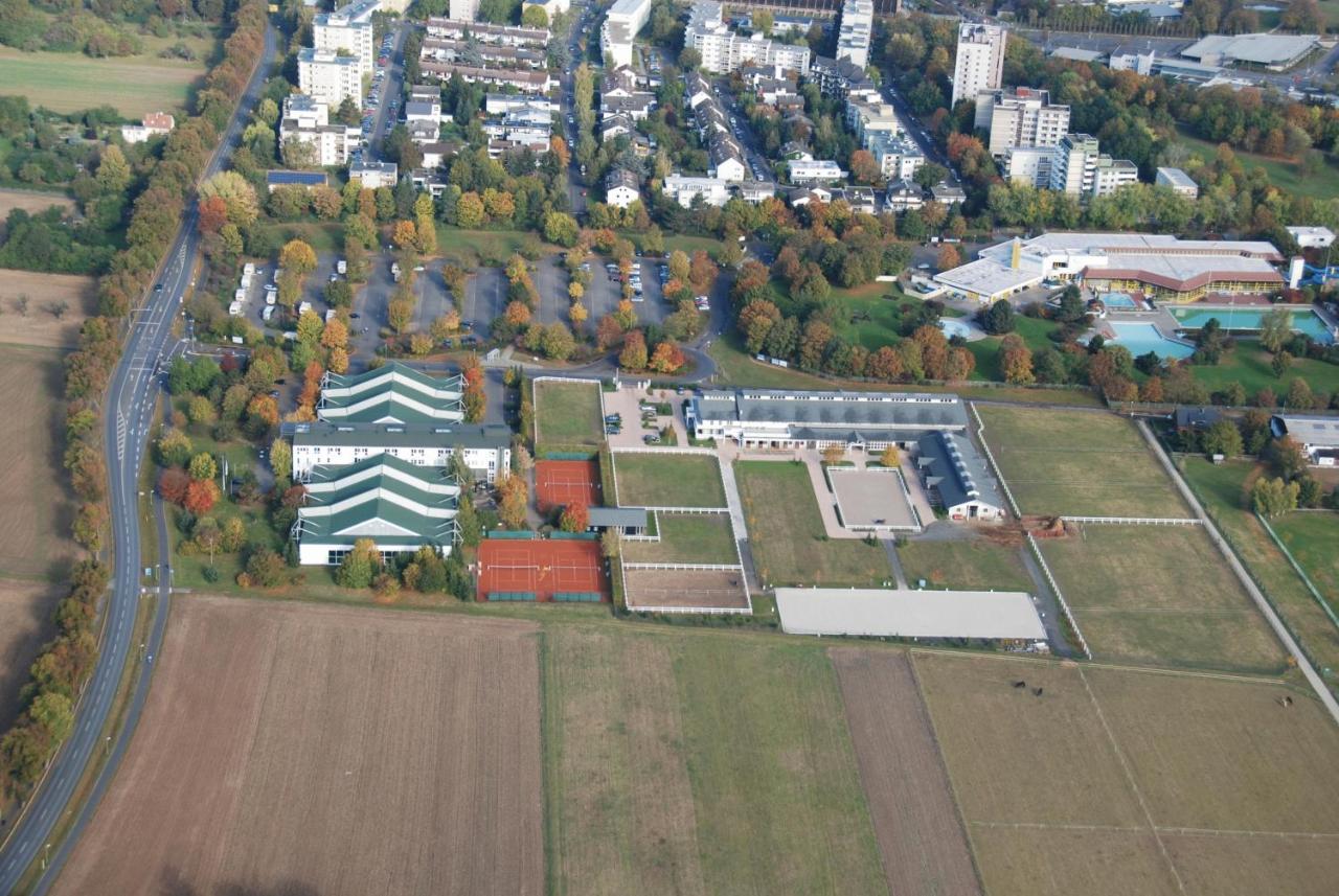 ホテル Sportpark バートナウハイム エクステリア 写真